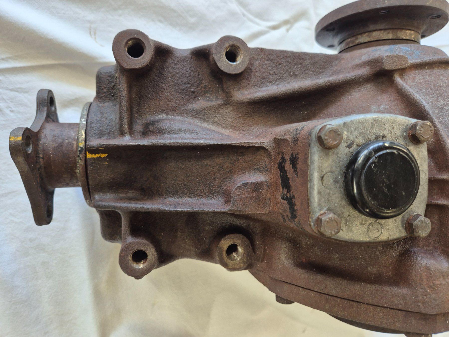 BMW Tutti pezzi di ricambio auto: BMW E12 520i Hinterachsdifferential, 3.9 : 1 Übersetzung – Usato da Bremgarten AG venduto da Osella5 5