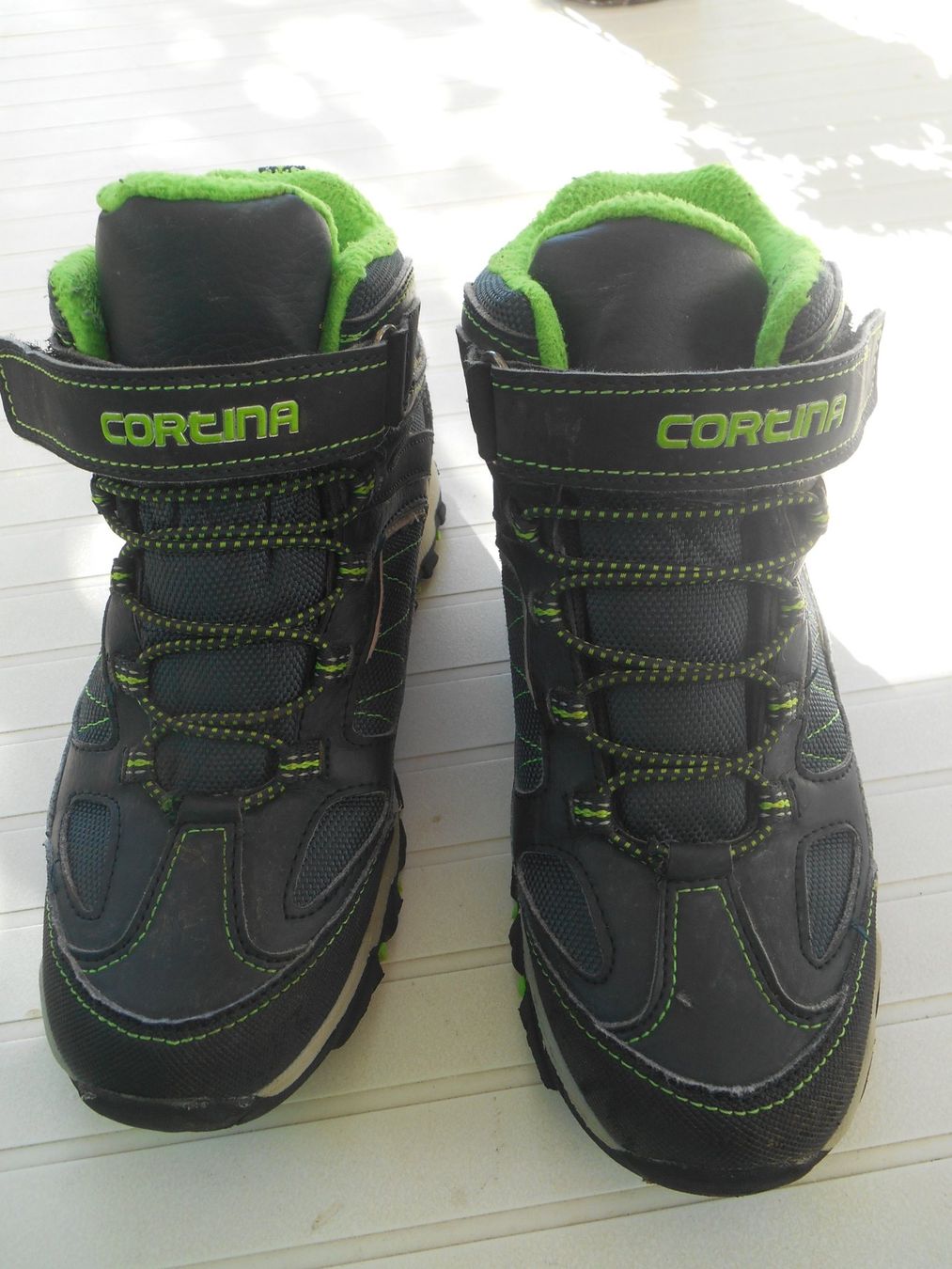 Chaussures garçon: Kinder-Trekking-Schuhe Gr. 34 – Neuf (Voir description) à Nussbaumen AG par Sumopi