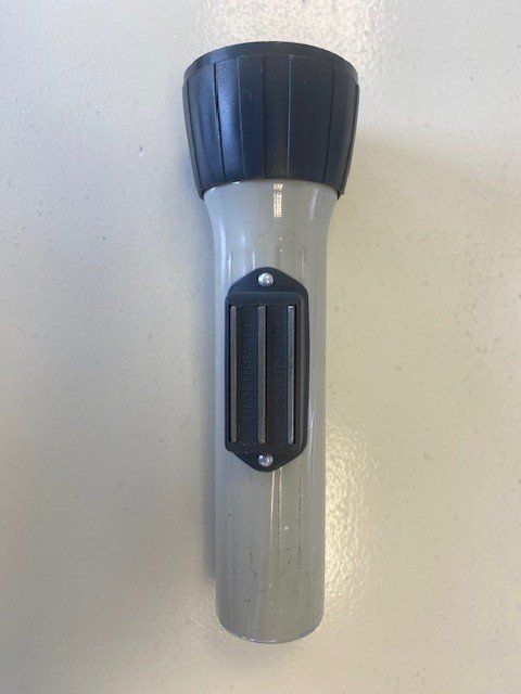 Lampade: Vintage Sonca Leuchtbaum Taschenlampe, Grau – Usato da Wängi venduto da Bmo 1