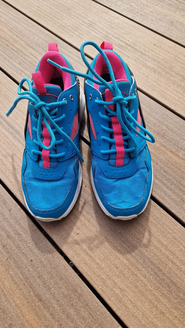 Pattini in linea & Pattini a rotelle: Coole Heelys Sneaker Gr. 35 mit Rollen – Usato da Kaltbrunn venduto da pischi11 1