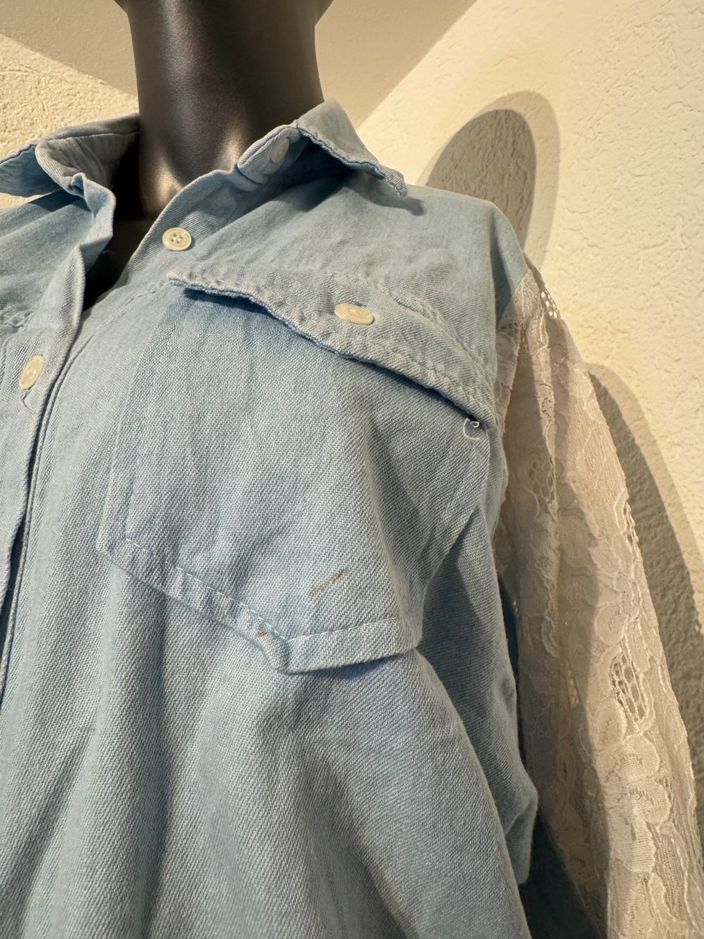 Camicette: Damen Bluse Jeansbluse mit eleganter Spitze Hellblau Gr. S – Usato da Frenkendorf venduto da Style365 8