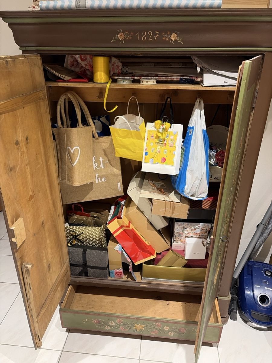 Armadi: Antiker Schrank, Bauernschrank – Usato da Wilen (Sarnen) venduto da EMI-62 4