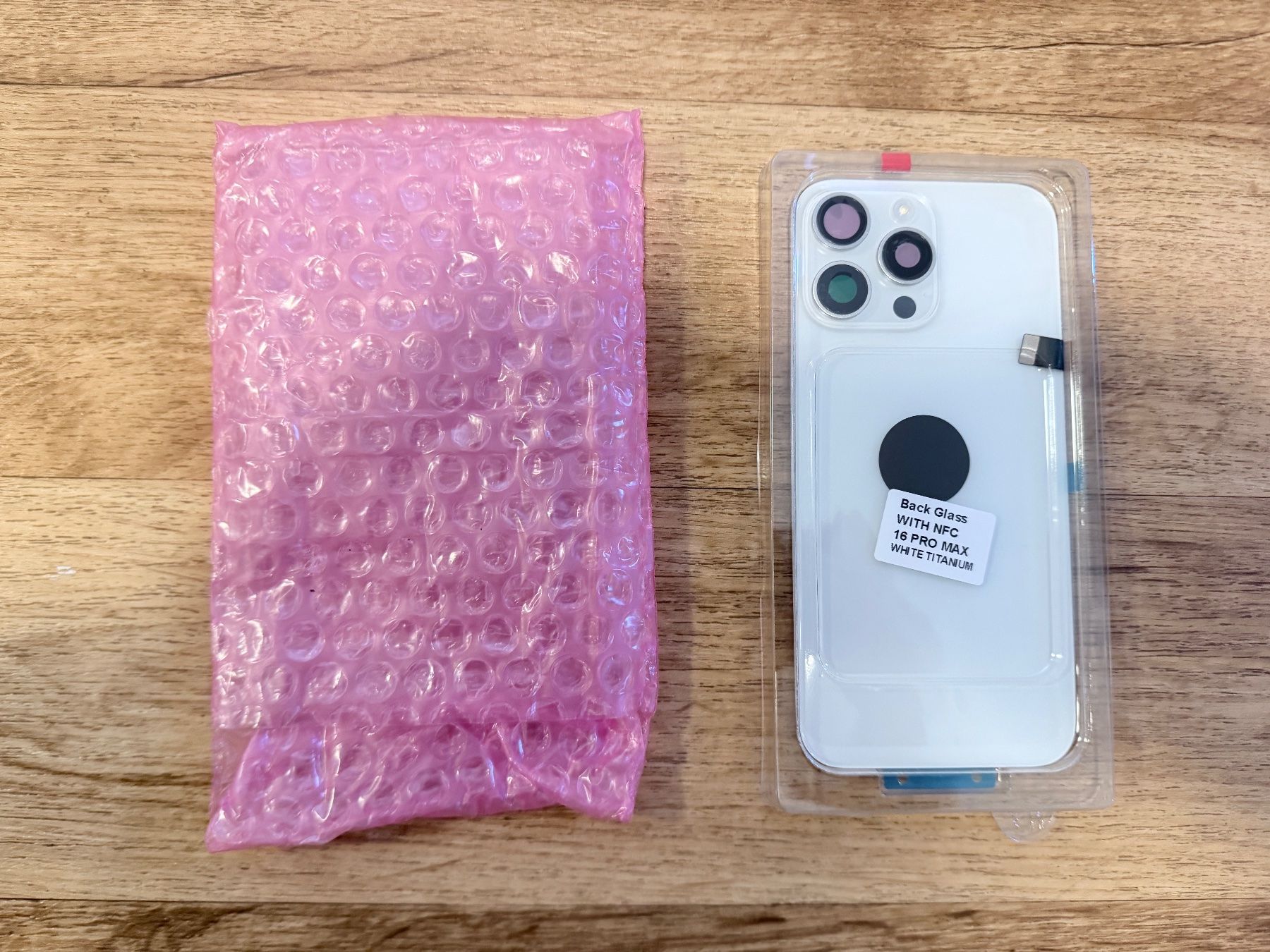 Apple Handys / Smartphones: Vitre arrière - iPhone 16 Pro Max - Neuf – Neu (gemäss Beschreibung) aus Lutry von ced_mk9t