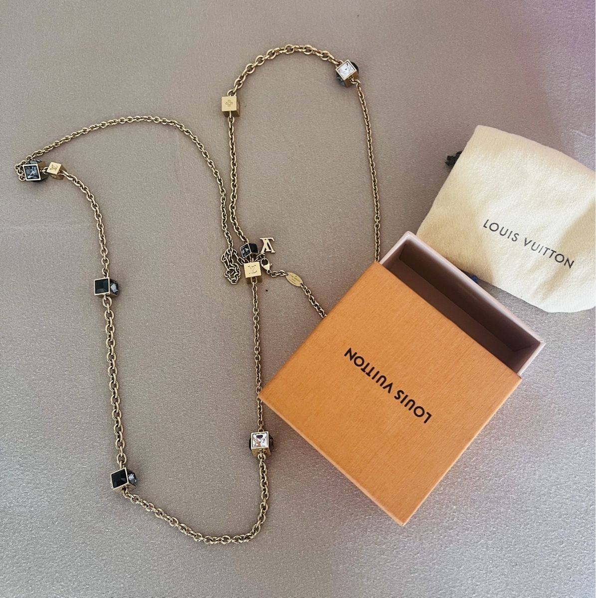 Louis Vuitton Catenine: Louis Vuitton Monogram Halskette – Usato da Wädenswil venduto da Sancho0111