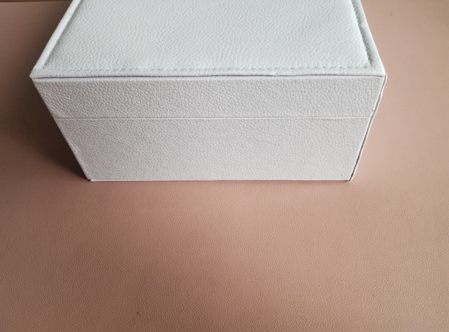Schmuckkästen: Weisse Schmuckschatulle, Schmucketui - Boîte à bijoux – Neu (gemäss Beschreibung) aus Bussigny von NATURALO 4