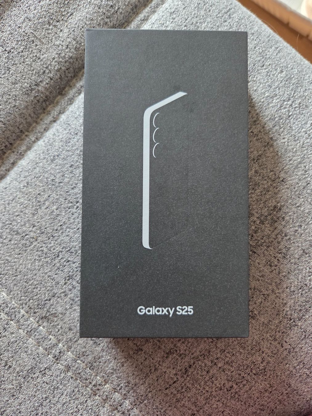 Samsung Telefoni cellulari / Smartphones: Samsung Galaxy S25 – Usato da Bex venduto da Boxy03 2