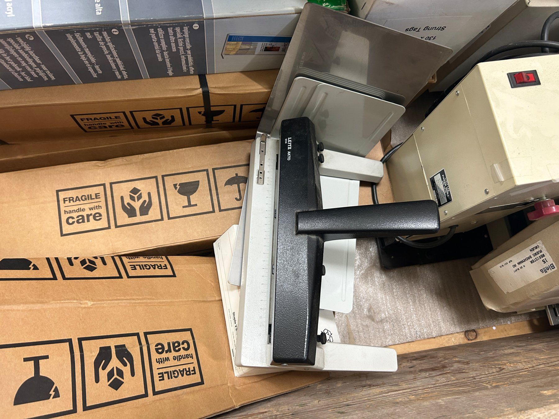 Ordner: Posten Büromaterial – Gebraucht aus Zofingen von Maschinenfabrik 8