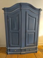 Bauernschrank / Vintageschrank aus Massivholz