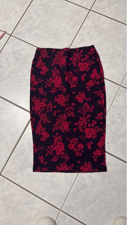 Floral Print Pencil Skirt - Perfect for Autumn Styling!