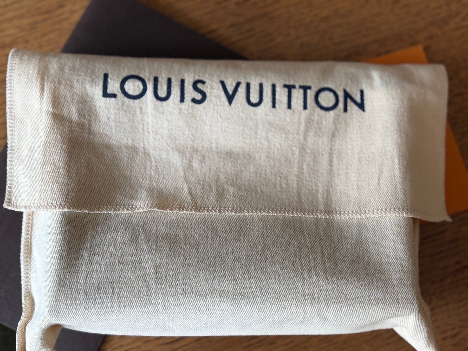 Louis Vuitton Kosmetikkoffer: Louis Vuitton Poche Toilette 19 – Neu (gemäss Beschreibung) aus Bern von ewi21 2