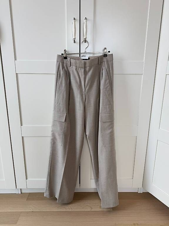Pantaloni: Massimo Dutti Cargo Hose für Damen – Usato da St. Gallen venduto da Sabrinaaa 4