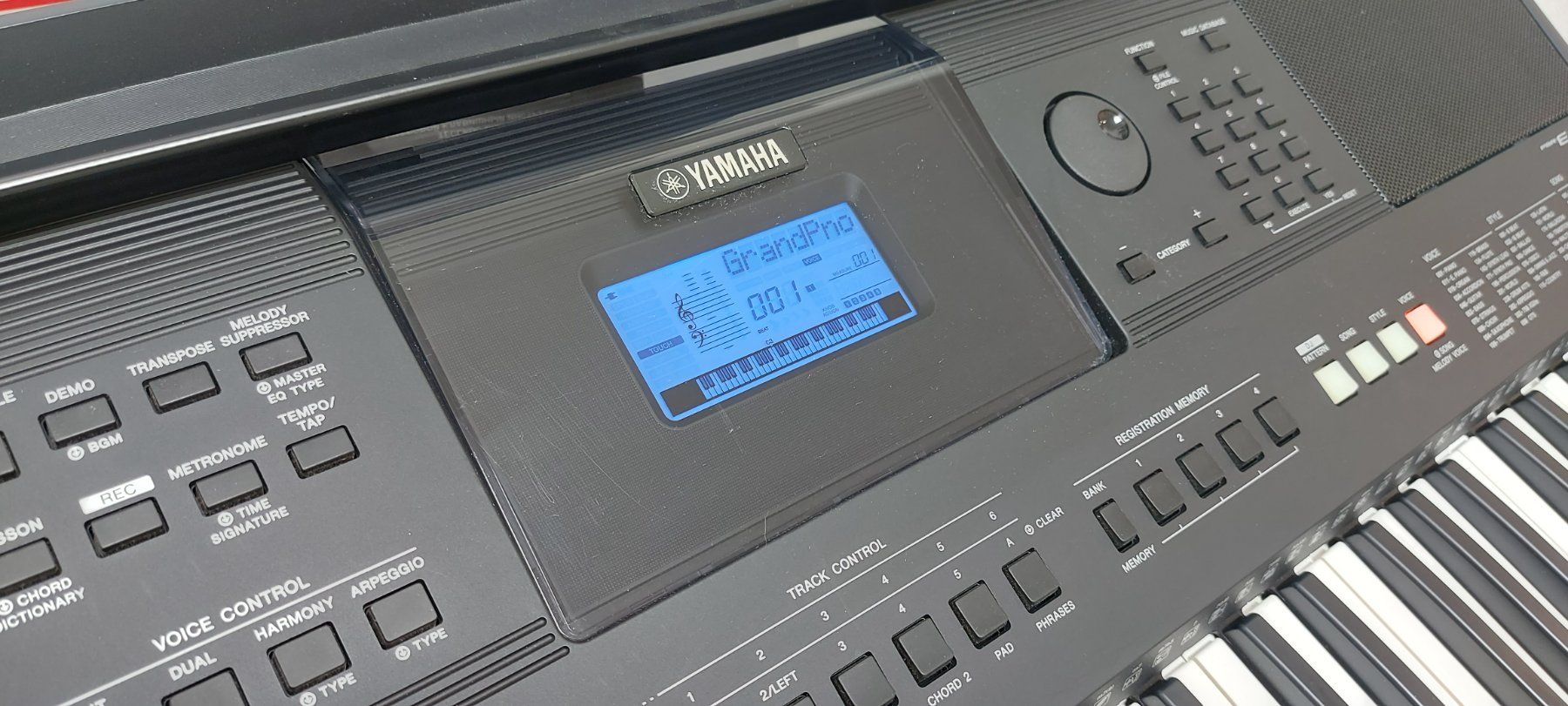 Yamaha Strumenti musicali: Yamaha PSR-E453 Digital Keyboard – Usato da Glattbrugg venduto da Swissmusik 2