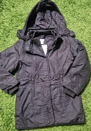 Warme Winterjacke mit Kapuze - Grösse 128 - Top Zustand!