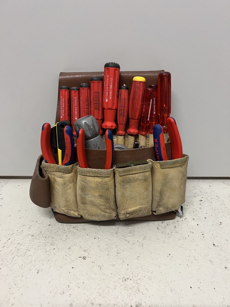 Alle Werkzeuge: Elektriker Werkzeugtasche  – Gebraucht aus Holziken von 181281