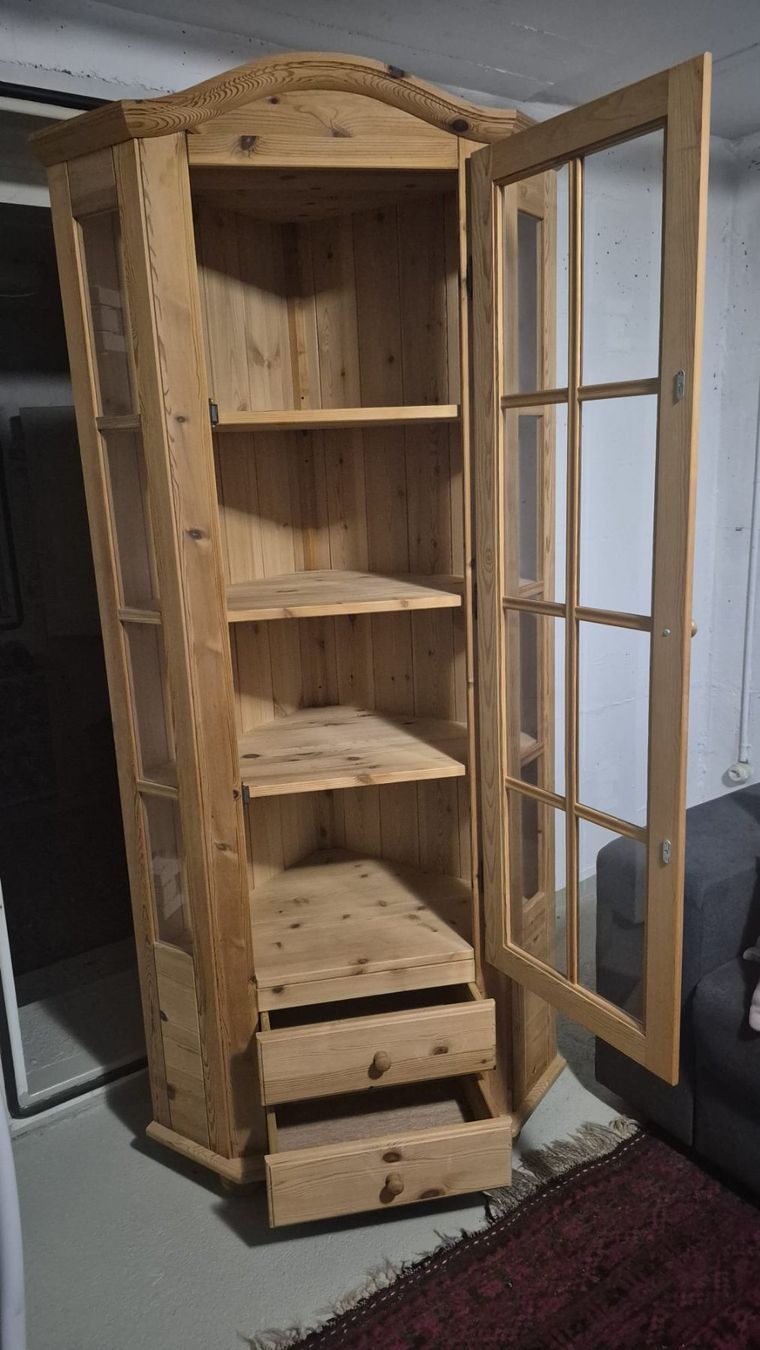 Vetrine: Eckvitrine aus Tannenholz – Usato da Balsthal venduto da Ticino1972 1