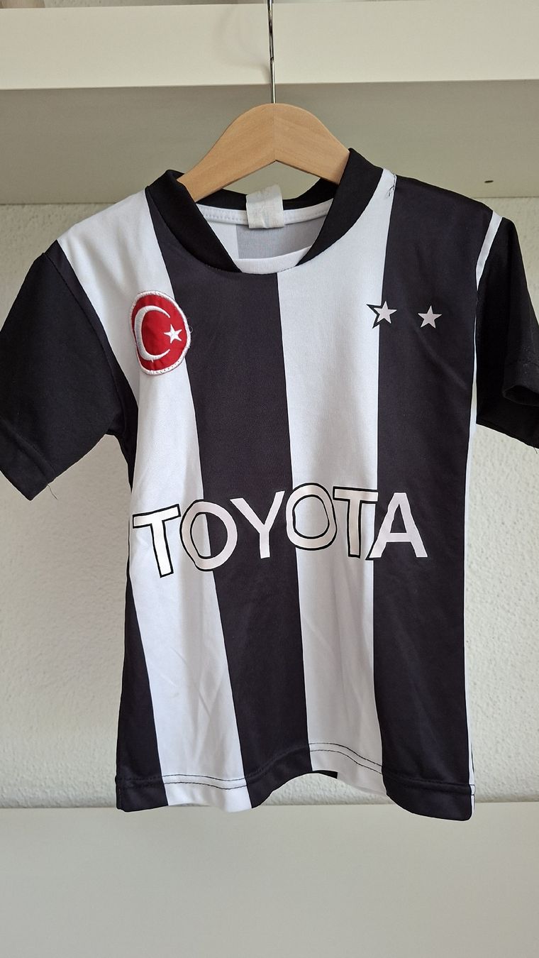 Scarpe, pantaloni & magliette da ginnastica: Trikot Türkei – Usato da Rombach venduto da kelebek12