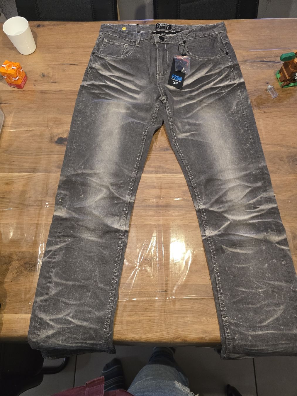 Jeans: Jeans jamais porté 32/32 – Nuovo (secondo la descrizione) da Villars-sur-Glâne venduto da K6fois2
