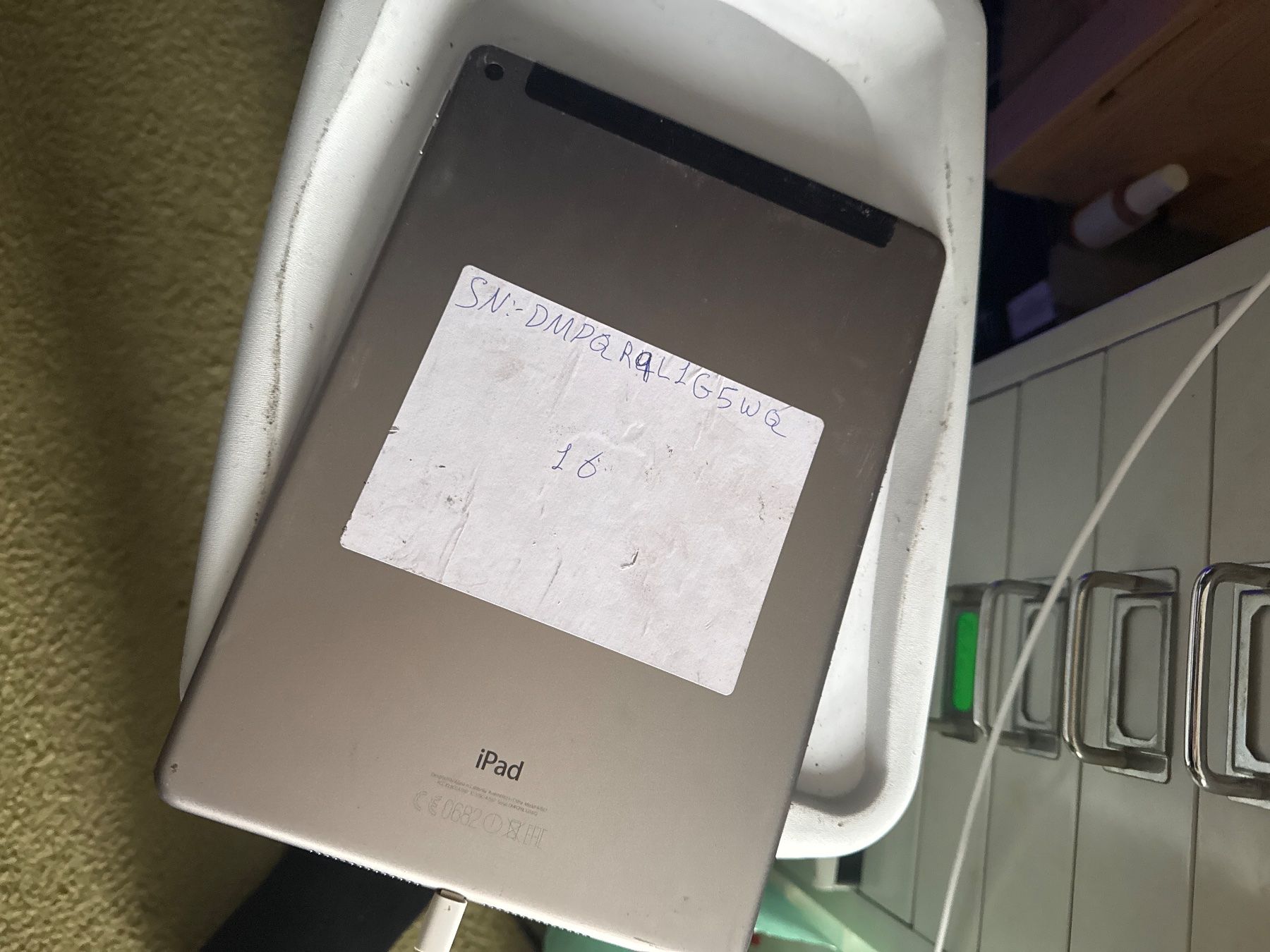 Apple Tablet PC: Ipad Air 2 -A1567- icloude / Display top – Difettoso da Olten venduto da HoYa01 2