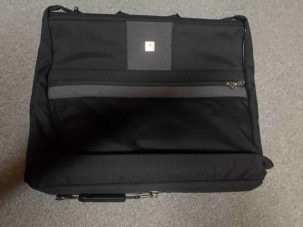 Delsey Reisekoffer: Porte costume de voyage Delsey – Gebraucht aus lutry von ecu69