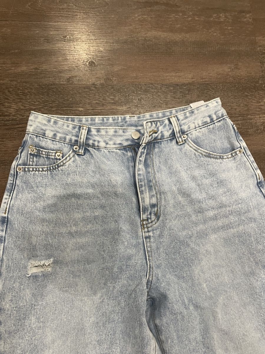 Shein Jeans: Damenjeans, hellblau, destroyed, Gr. L ab 4.- – Usato da Ennetaach venduto da Ustraessle 2