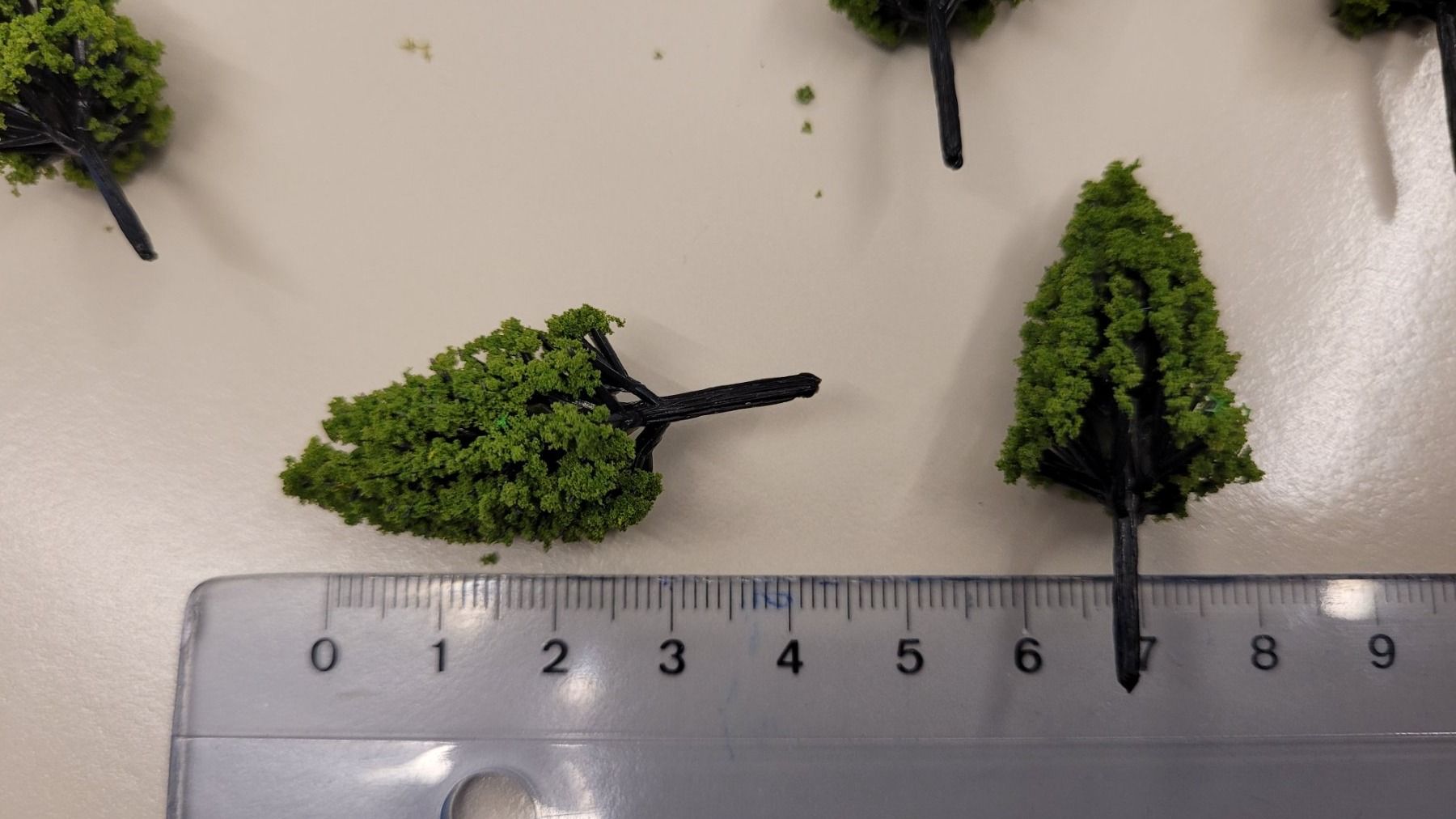 Modelleisenbahnen: 30 jolis sapins verts foncés – Neu und originalverpackt aus Saxon von Sebdem 2
