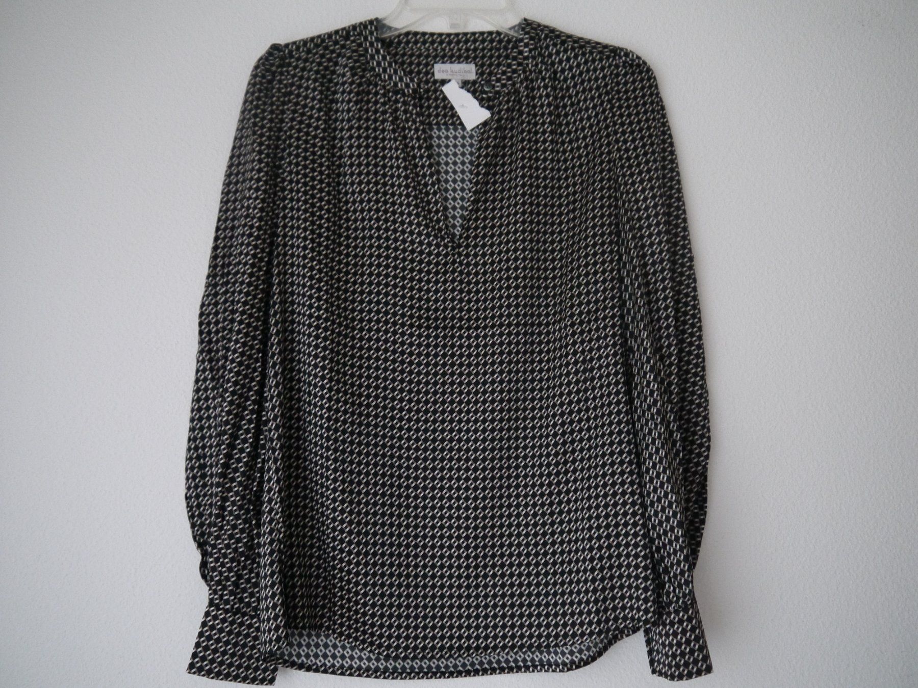 Dea Kudibal Camicette: DEA KUDIBAL Bluse aus Seide NEU mit  Preisschild – Nuovo e nell'imballaggio originale da Hagendorn venduto da Blaf