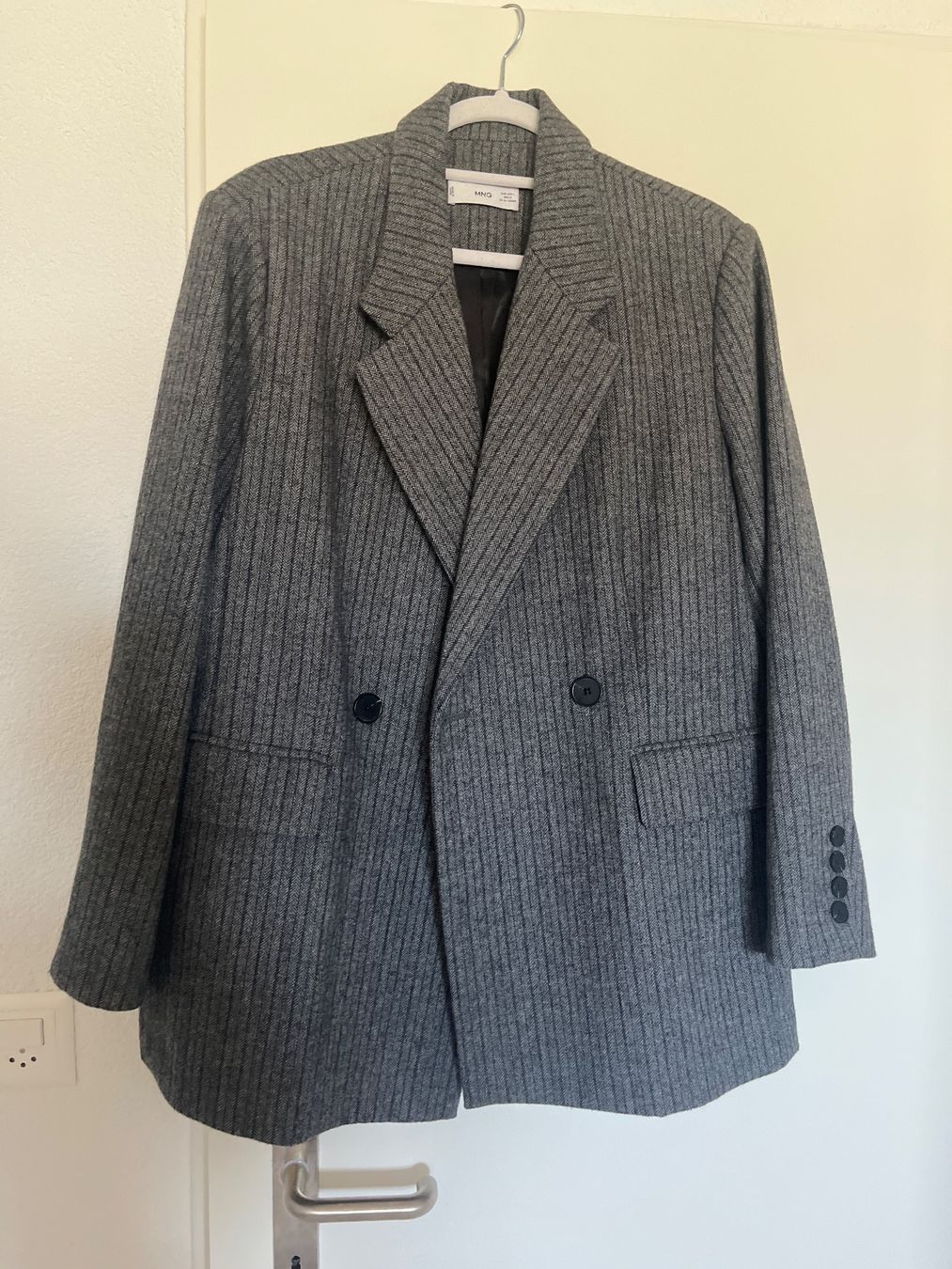 Mango Giacche: Mango Grey Pinstripe Oversized Blazer Gr M – Usato da Esslingen venduto da Yanafuchs