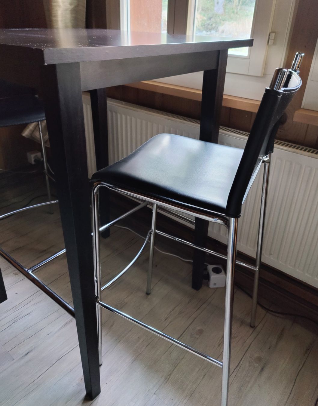 Set di tavolo e panche: Bartisch mit 2 Stühlen -Muss schnellstmöglich weg!! – Usato da Schwarzenberg LU venduto da Kryssy81 2