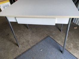 Küchentisch hellgrau, stabil