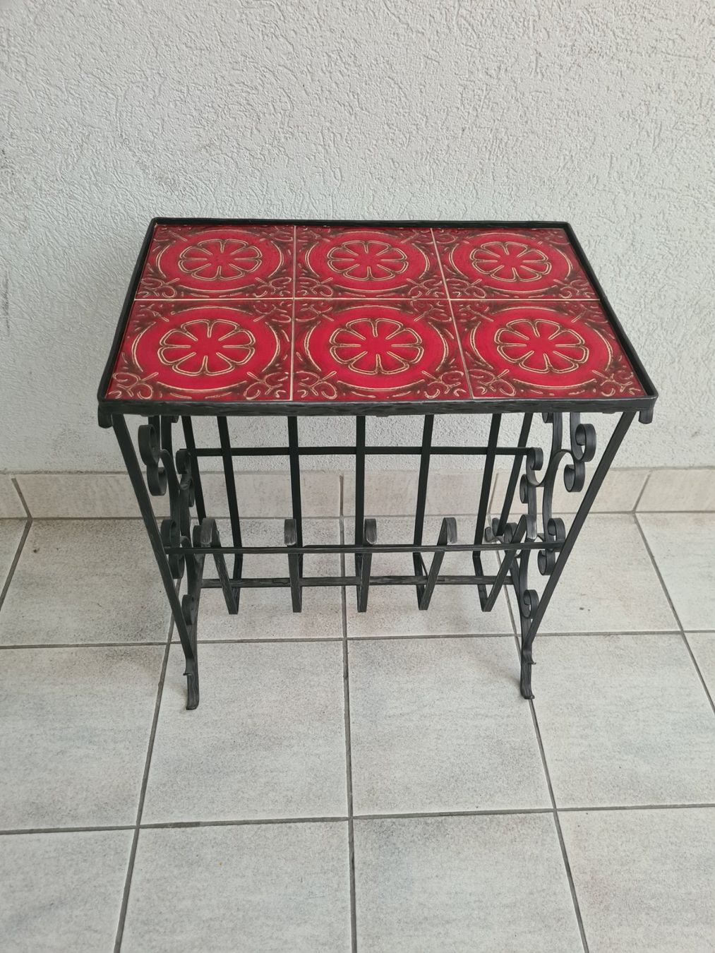 Tische: Table d'appoint fer forgé et carreaux rouges décorés – Gebraucht aus Monthey von 187-zeroo 8