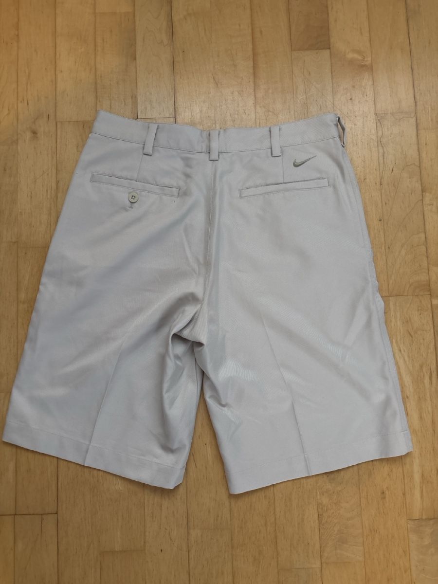 Nike Pantalons: Nike Golfhose Beige Grösse M  – D'occasion à Muttenz par ben_wb75 1