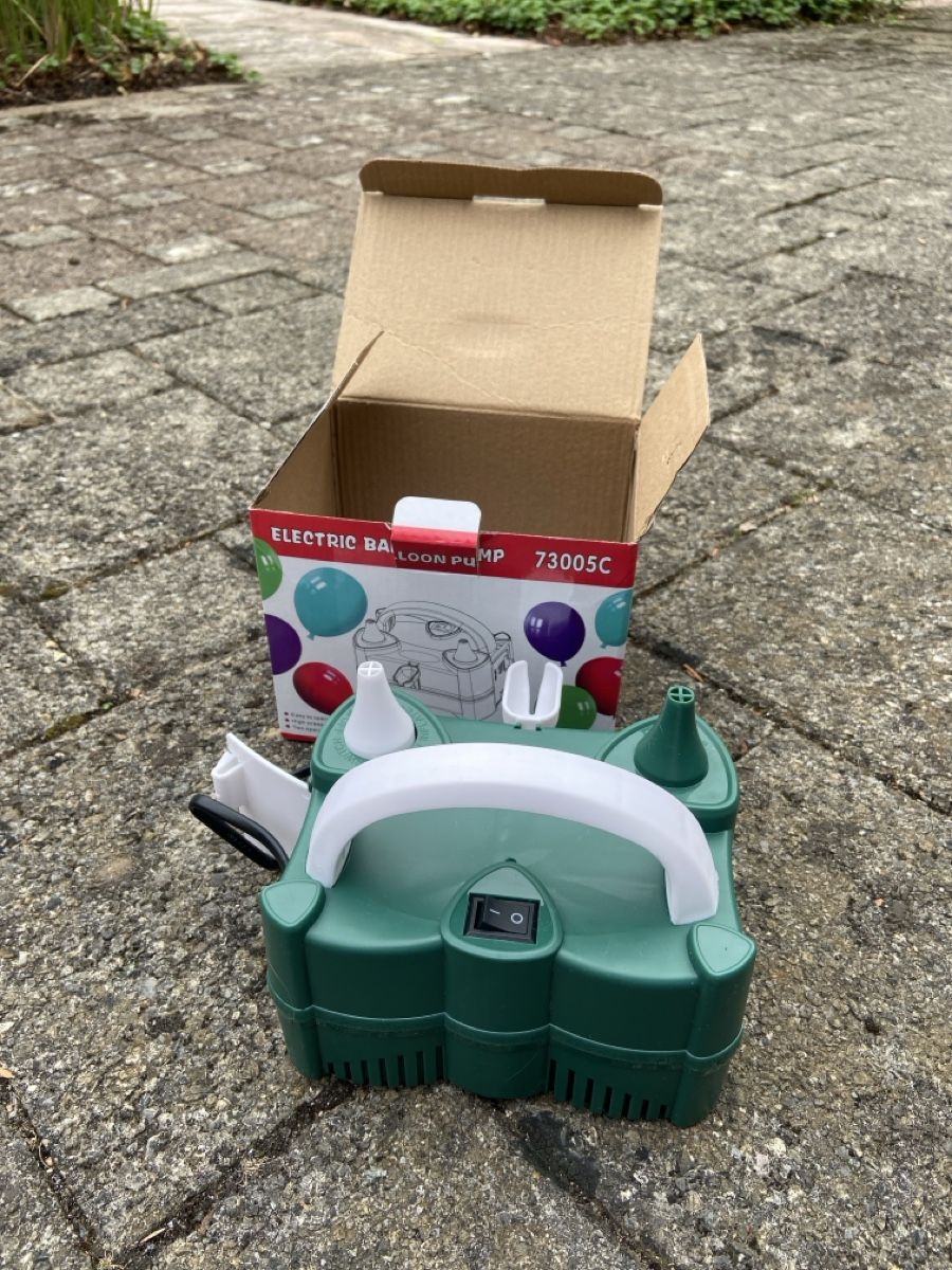 Tutte le decorazioni: Elektrische Ballonpumpe – Usato da Winterthur venduto da Sarita 1