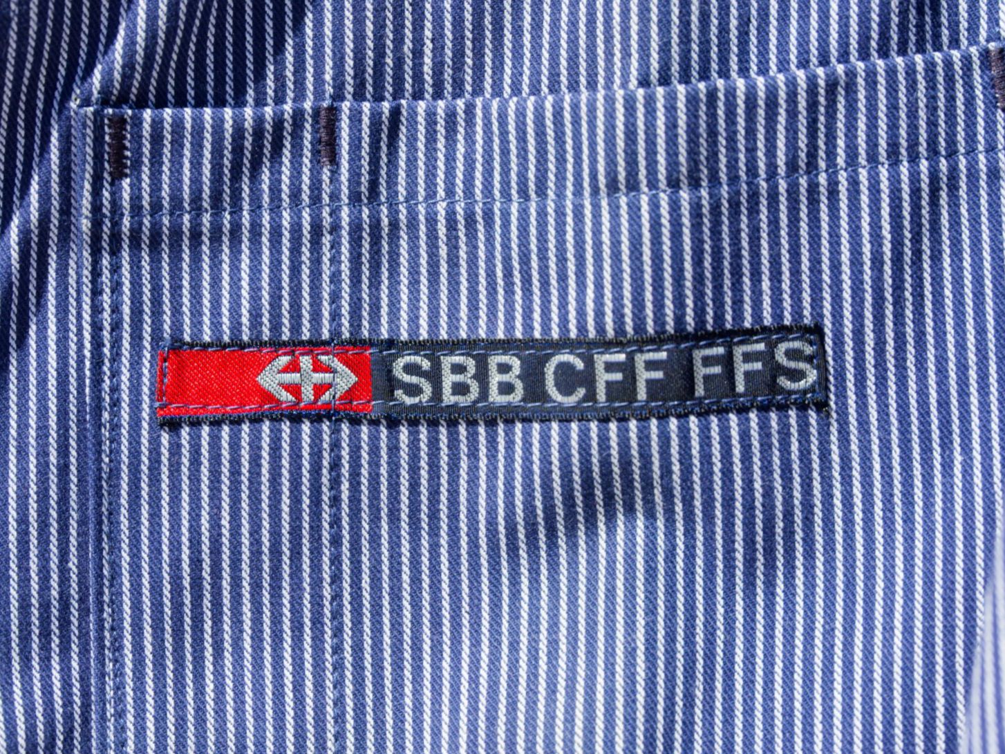 SBB/CFF/FFS Uniformi: Veste de mécanicien SBB CFF FFS rayée bleue – Nuovo (secondo la descrizione) da Grolley venduto da Nousty
