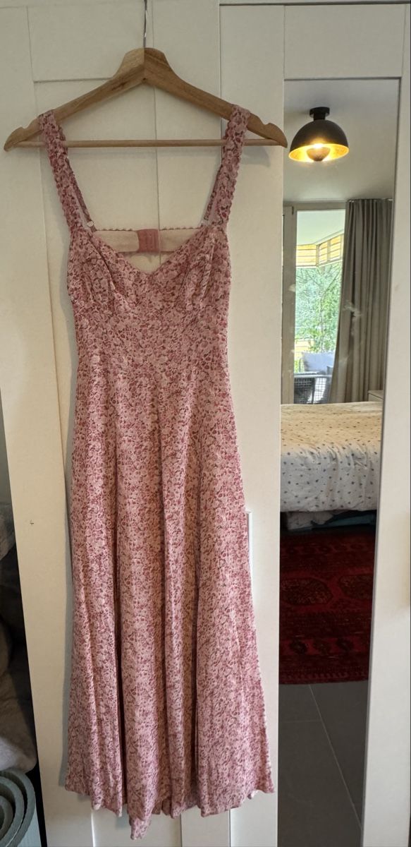Reformation Vestiti: Reformation Lela Dress – Usato da Aarau Rohr venduto da ash_m7hq 3