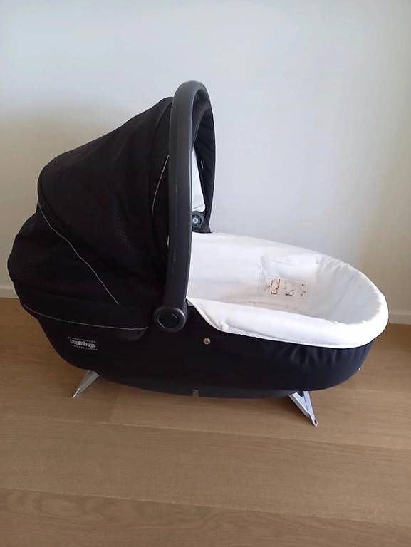 Peg Perego Carrozzine: Poussette trio Peg Perego nacelle + coque auto – Usato da Neuchâtel venduto da del_5jjp 3