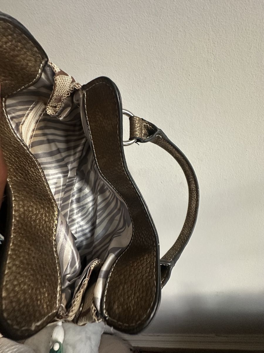Guess Taschen für Damen: Sac à main Guess monogramme  – Gebraucht aus Yverdon-les-Bains von Laureetlargent 3
