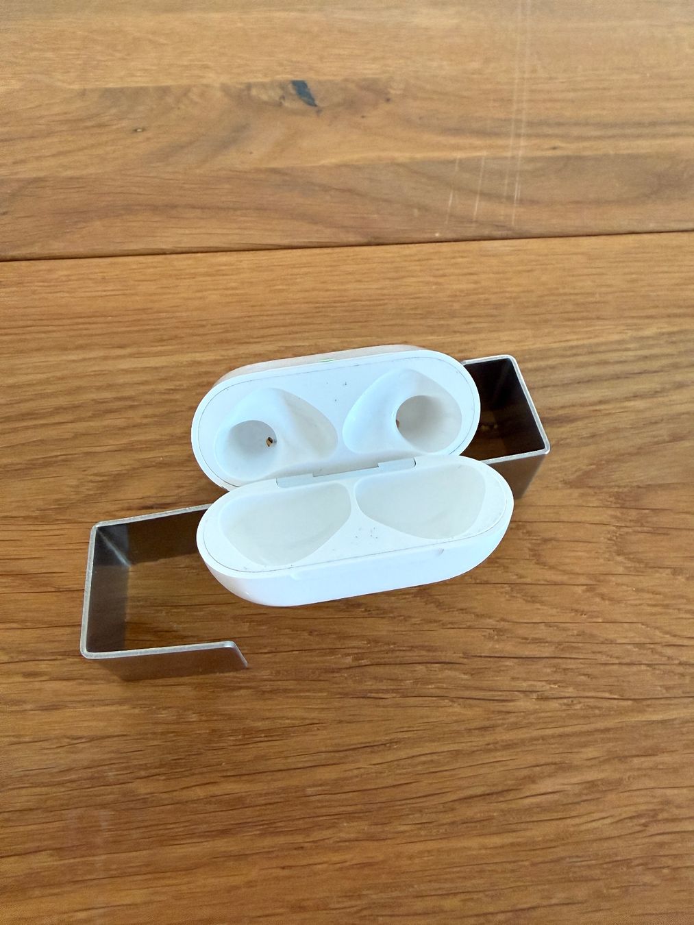 Apple Casques audio: APPLE AirPods 4 Charging Case – D'occasion à Lausanne par Nine1982 2