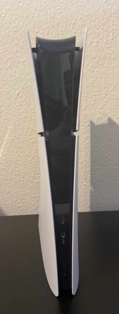 Sony Console: PlayStation 5 Digital Edition cables, 2controllers, 1TB – Nuovo (secondo la descrizione) da Genève venduto da Allhype 1