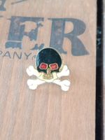 Todeskopf Pin/Anstecker, cooler Vintage Style für dich!