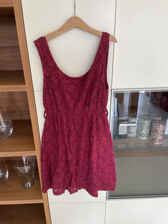 Sommerliches Spitzenkleid, Grösse S, Weinrot - Top Zustand!