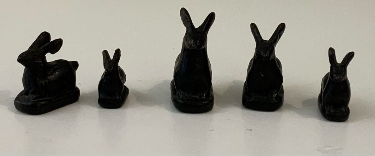 Statuette: Ensemble de 5 mini lapins en métal noir – Usato da rolle venduto da Tontonjulot 1
