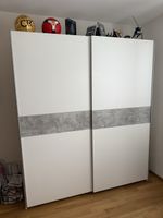 Kleiderschrank