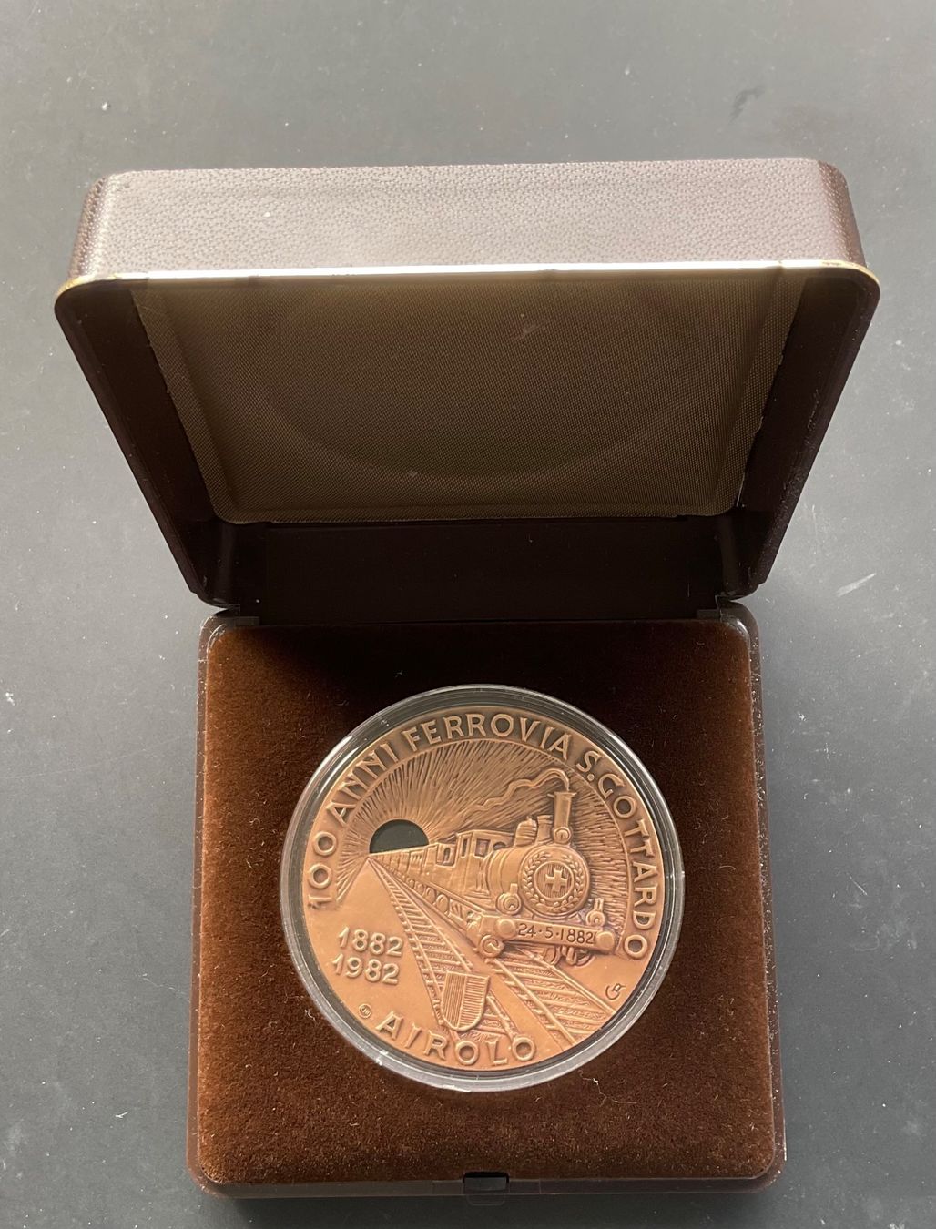 Medaglie: Medaille Gotthardtunnel – Usato da Kandergrund venduto da honey-art_and_more 1
