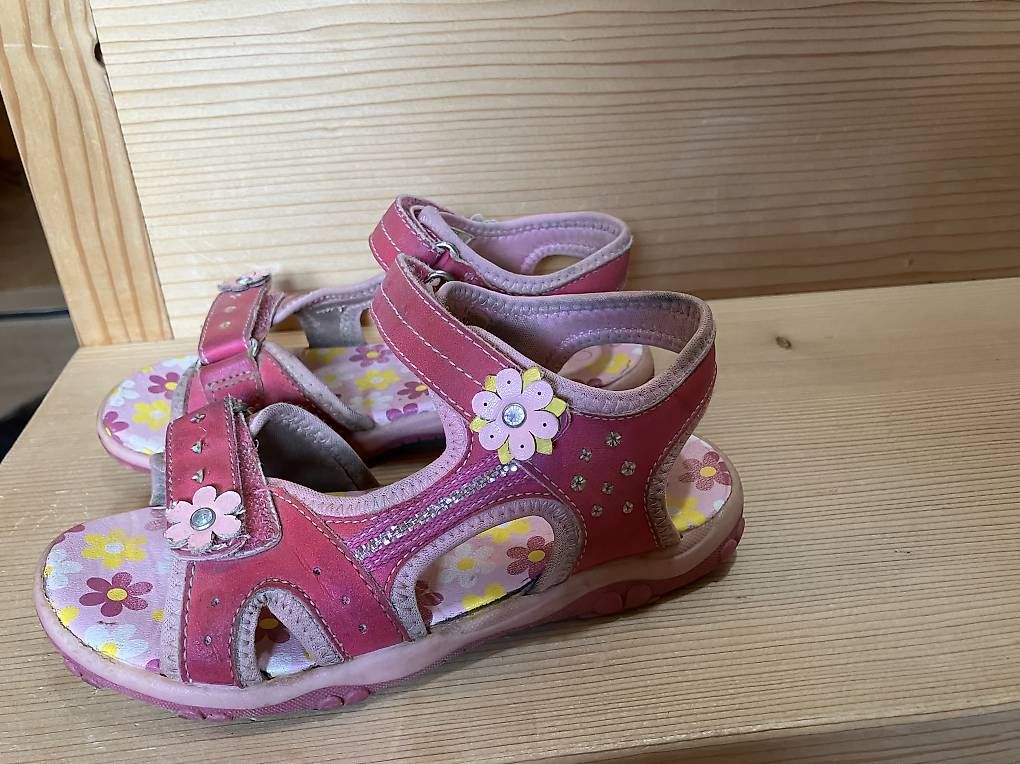Scarpe per ragazze: Mädchensandalen pink Gr.29 – Usato da Brunnadern venduto da Bumlebee 1