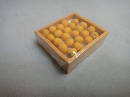 Puppenhauszubehör, Orangen in Holzkistchen