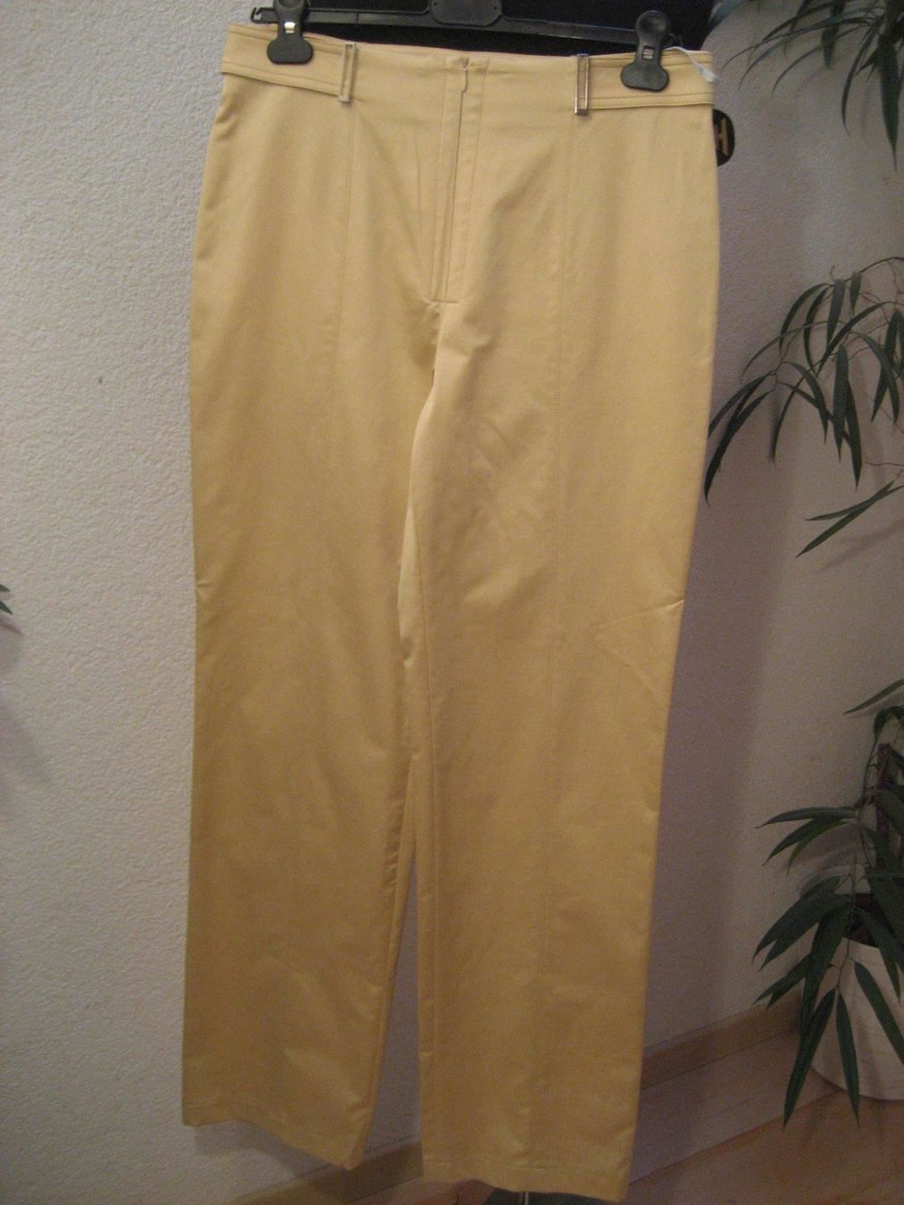 Pantaloni: Pantalon stretch Tuzzi taille 40, neuf – Nuovo e nell'imballaggio originale da Delémont venduto da marryb