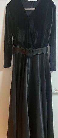Langarmiges Abendkleid, Schwarz