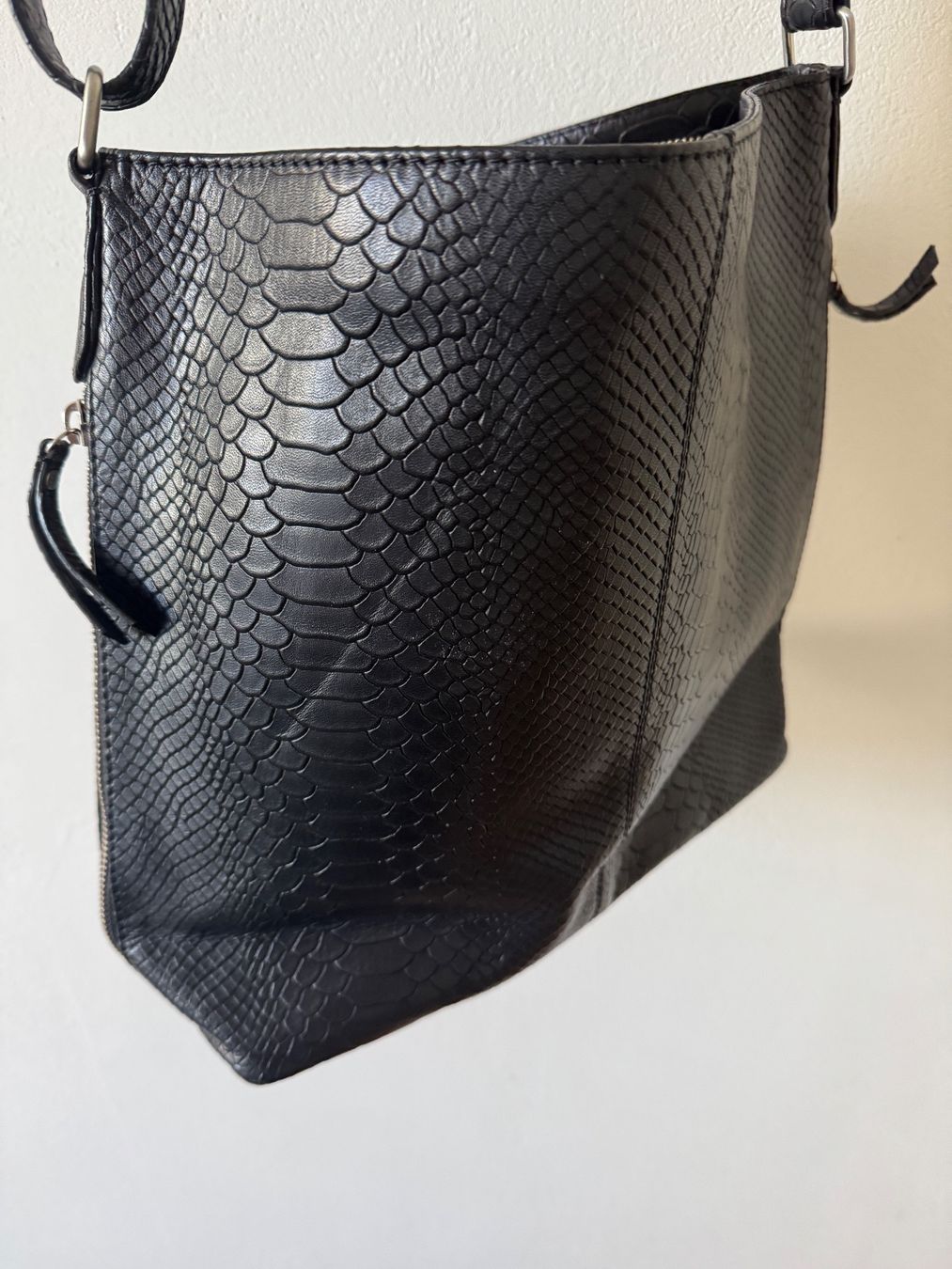 Borse da donna: Schwarze Umhängetasche - Schwarzes Leder – Usato da Zürich venduto da val_r5c5 4