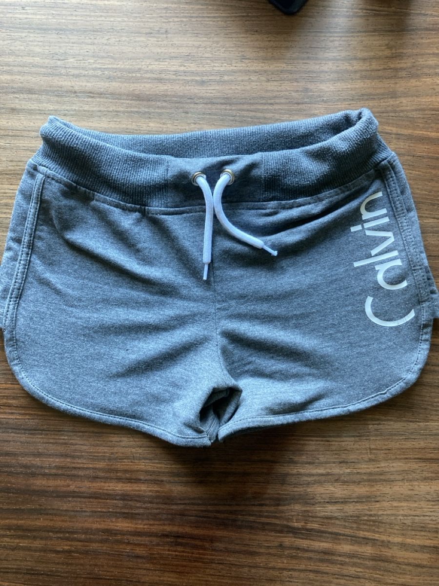 Calvin Klein Hosen: Calvin Klein Shorts S grau kurze Hose – Gebraucht aus Bern von nelke08