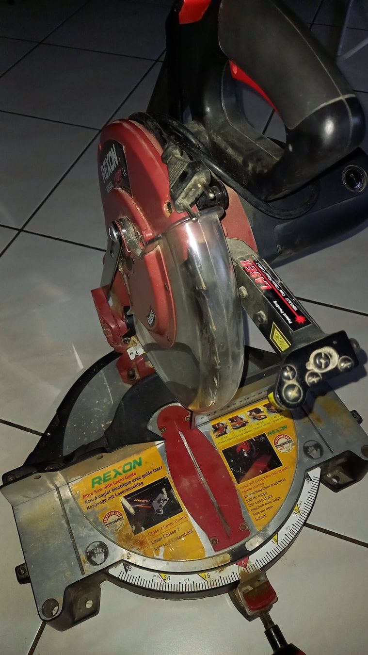 Tutti gli attrezzi: renox m2500al laser classe 2  laseranschlag – Usato da Wohlen AG venduto da poliziotto008 1